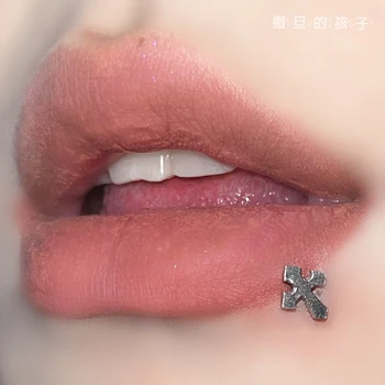 Nerezový kríž, pery, nechty ornament, ucho, kosti, nechty ucho nail fashion jazyk nechtov piercing